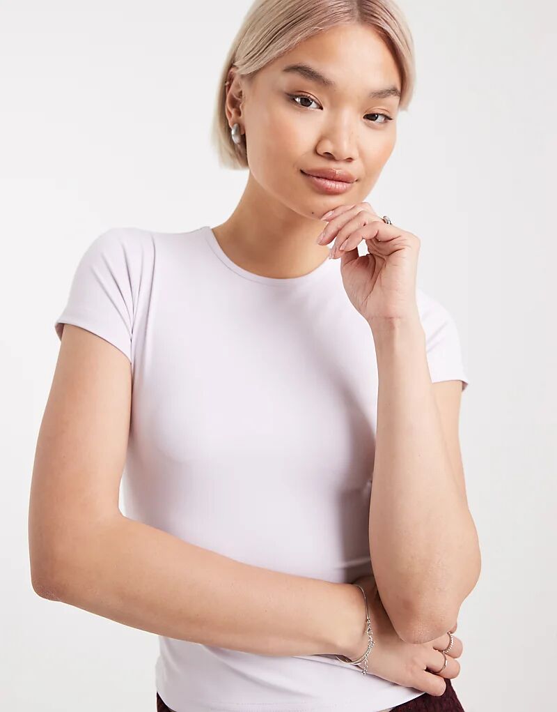 

Короткий топ Edikted Tay в сиреневом цвете.