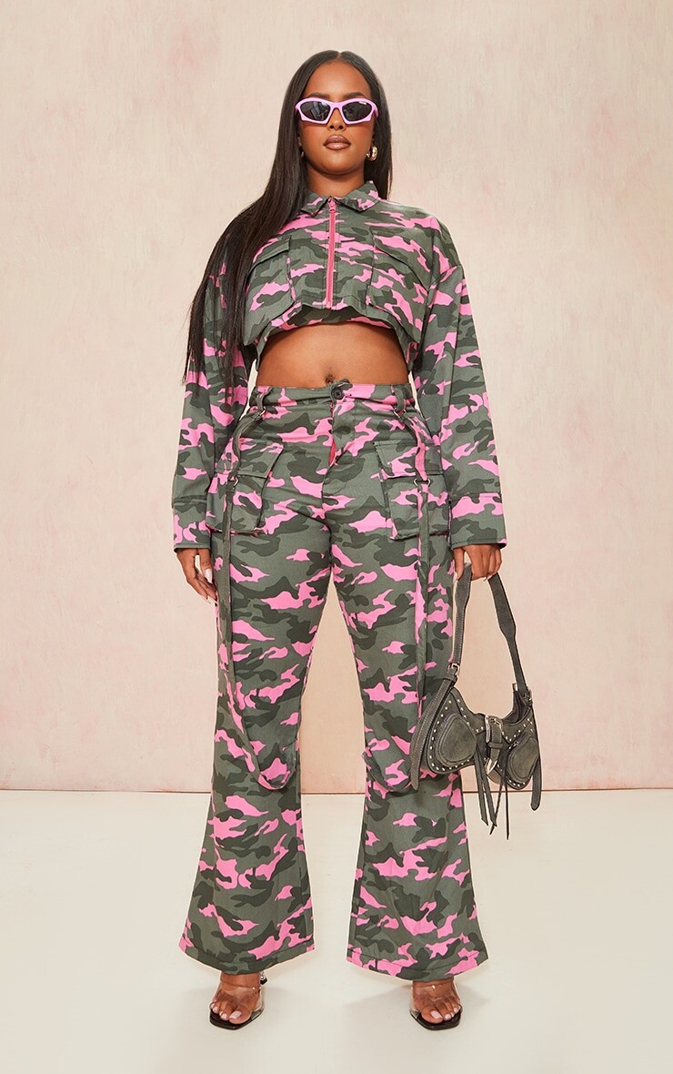 

PrettyLittleThing Розовые брюки-карго с высокой талией и камуфляжным принтом, Розовый, PrettyLittleThing Розовые брюки-карго с высокой талией и камуфляжным принтом