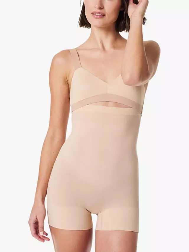 

Трусики Spanx Everyday Seamless Shaping Medium Control Shorty, цвет soft/nude