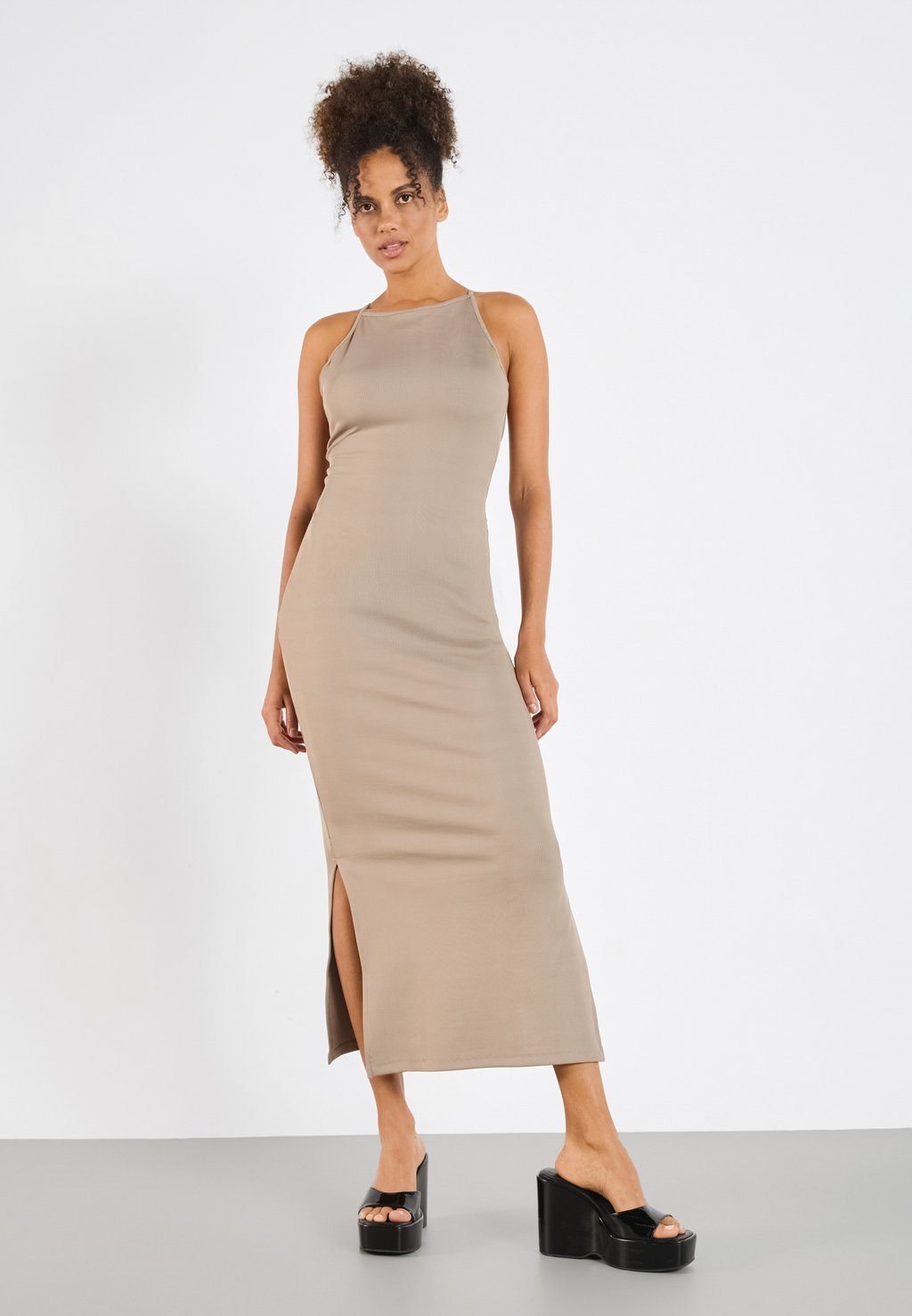 

Повседневное платье Even&Odd by Zalando, серо-коричневый