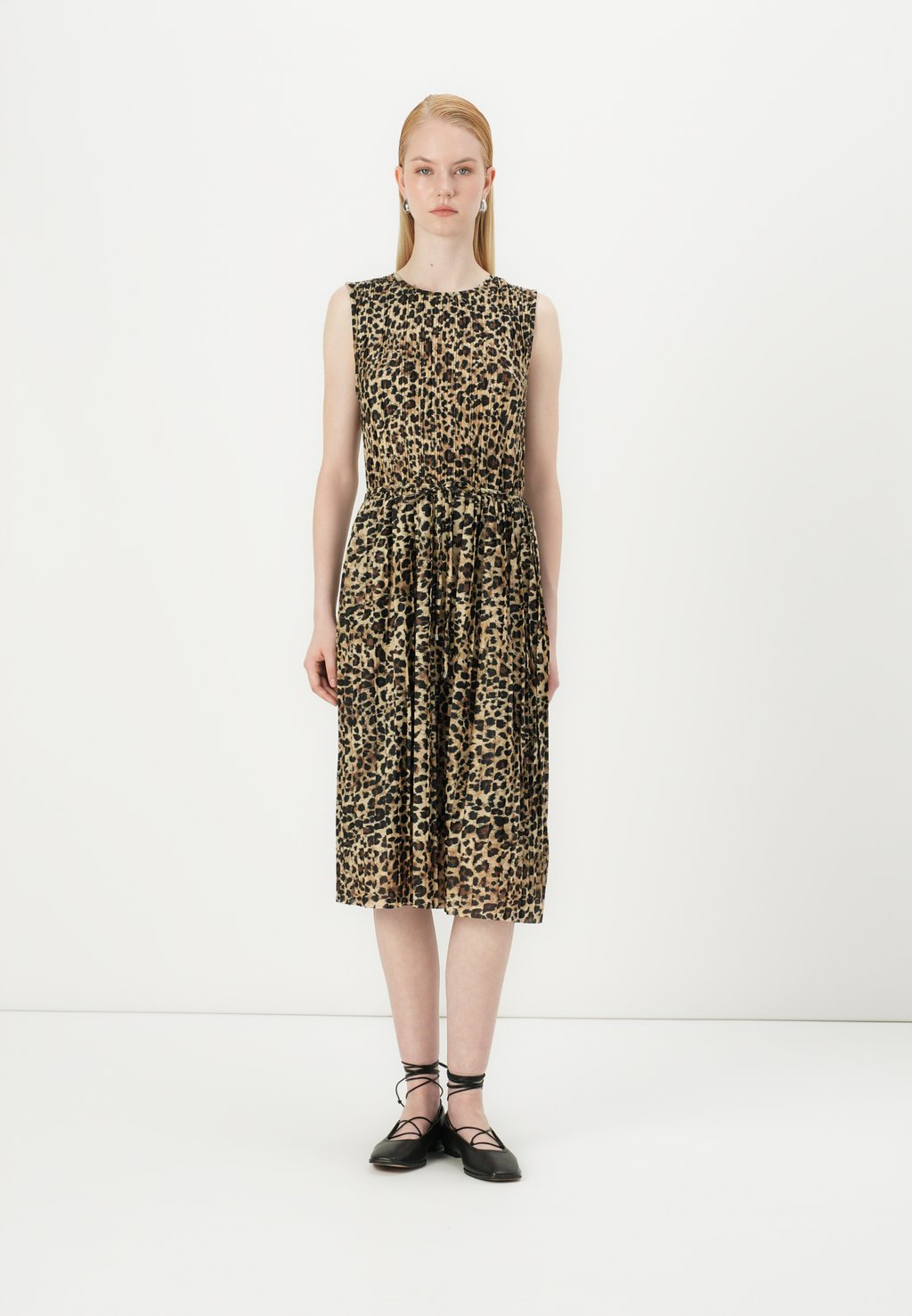 

Повседневное платье ONLELEMA PLISSE DRESS ONLY, серо-коричневый