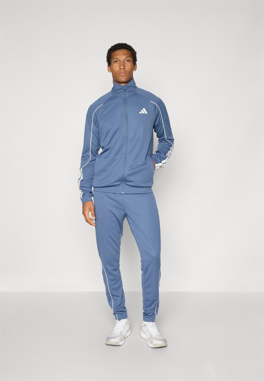 

Спортивный костюм Adidas Sportswear STADIUM SET, Preloved Ink/Off White/Dark Blue