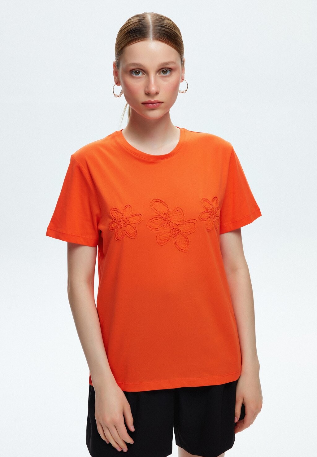 

Футболка с принтом SHORT SLEEVE EMBROIDERY adL, коралл