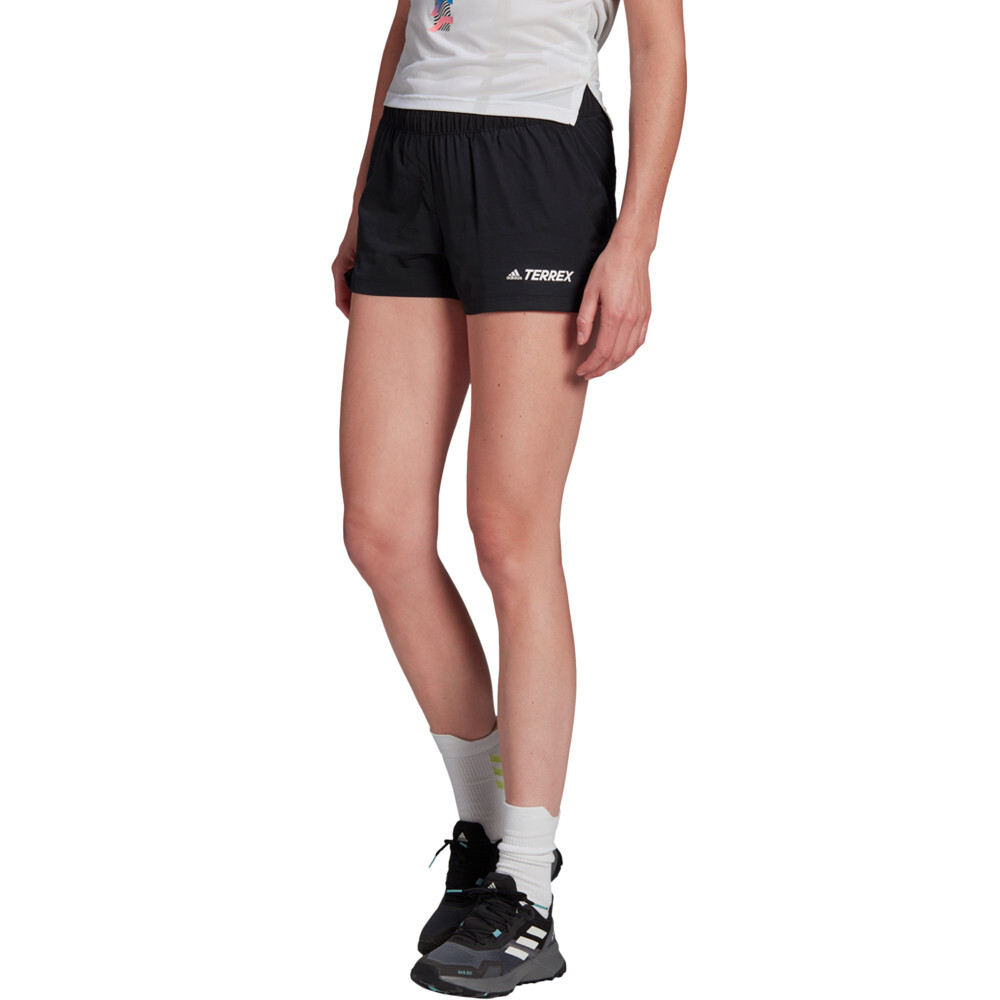 

Спортивные шорты adidas Trail, черный