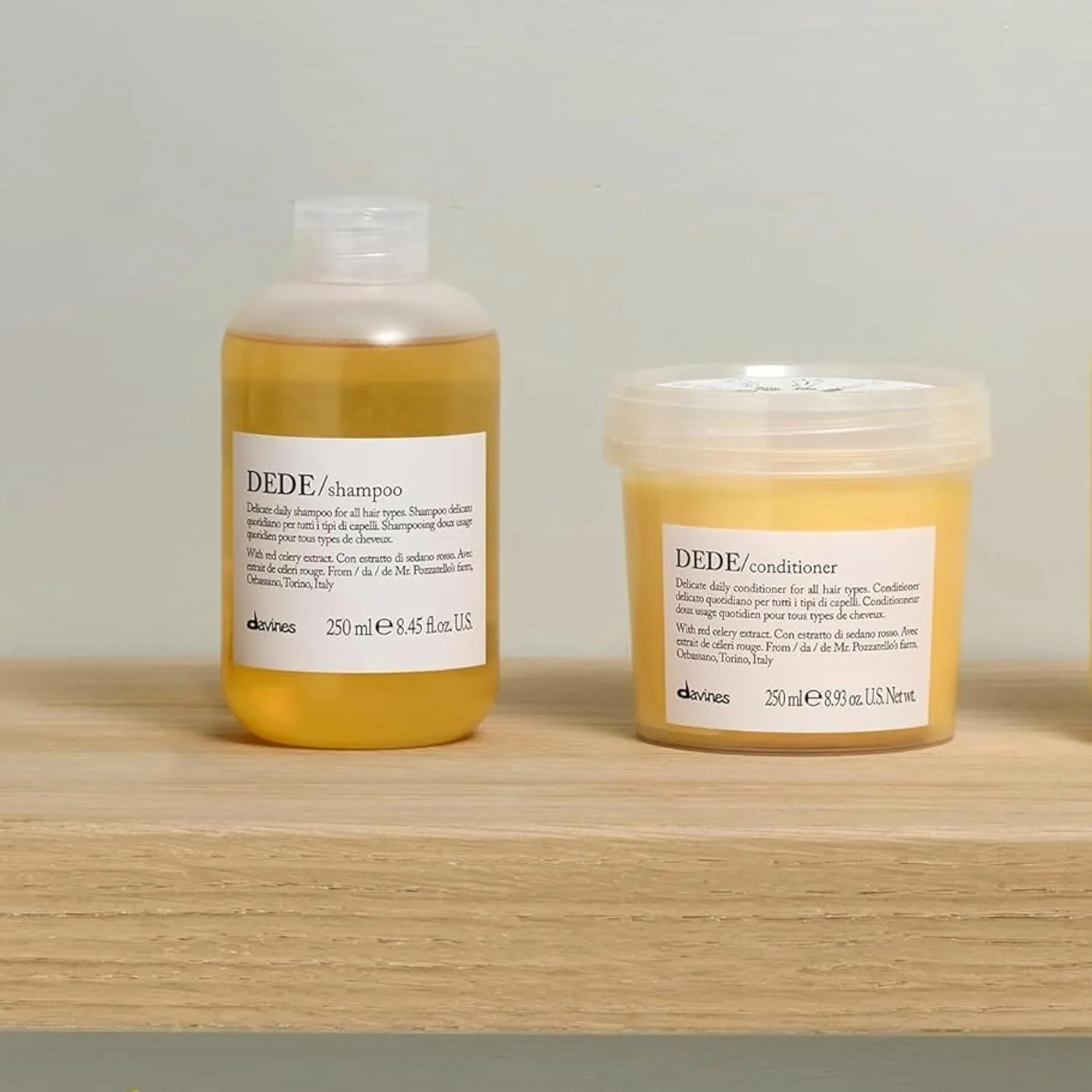 Davines DEDE Деликатный ежедневный очищающий шампунь и кондиционер для всех типов волос, балансирует и придает блеск, облегчает расчесывание, 8,45 и 8,93 жидких унций (полноразмерный набор), red — фото 3