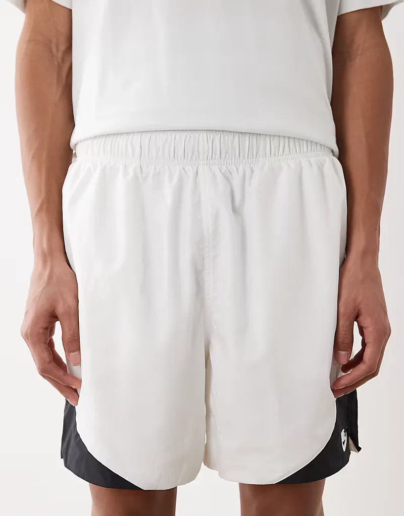 Легкие шорты Nike Windrunner, белый — фото 4