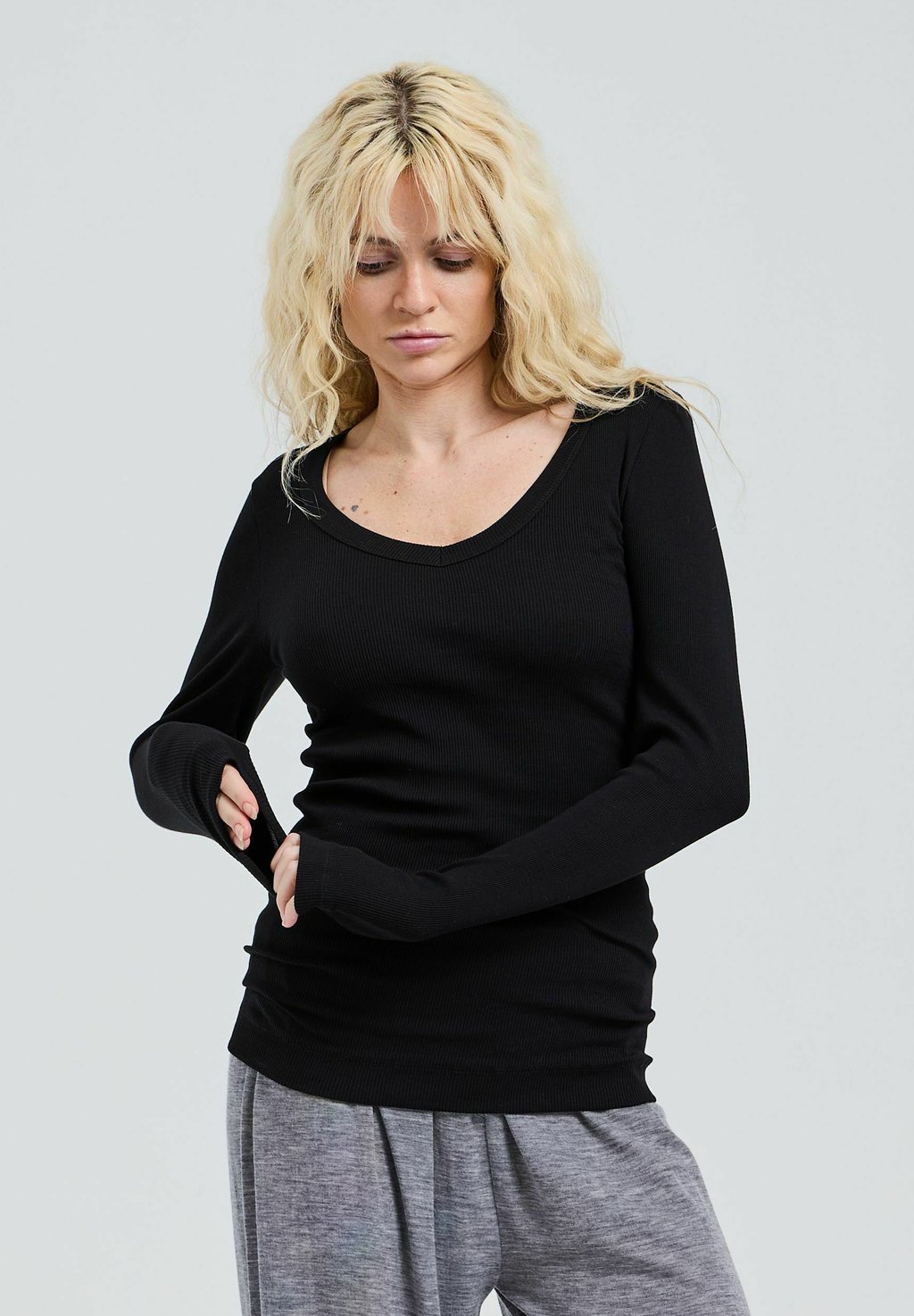 

Топ с длинными рукавами Seamless Basic, черный