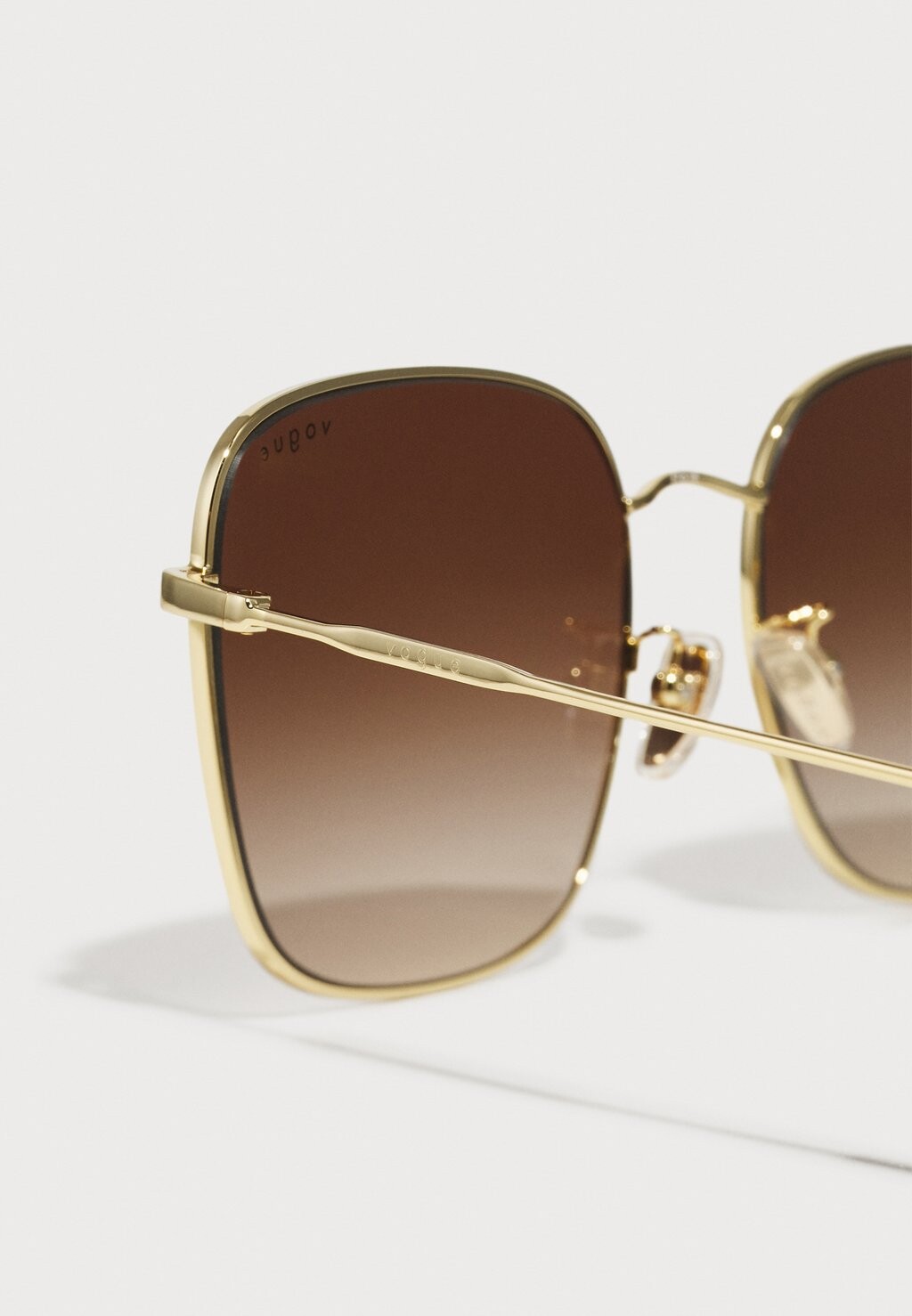 

Солнцезащитные очки VOGUE Eyewear, золотой