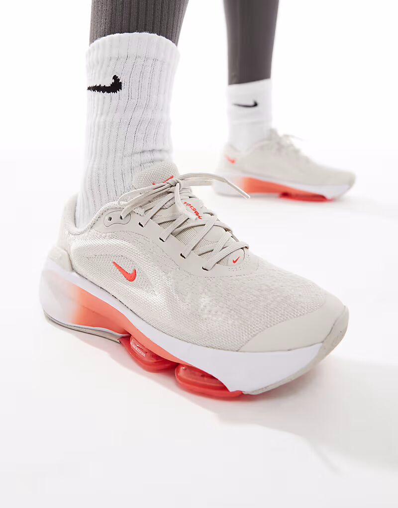 Кроссовки Nike Training Versair серого и розового цветов