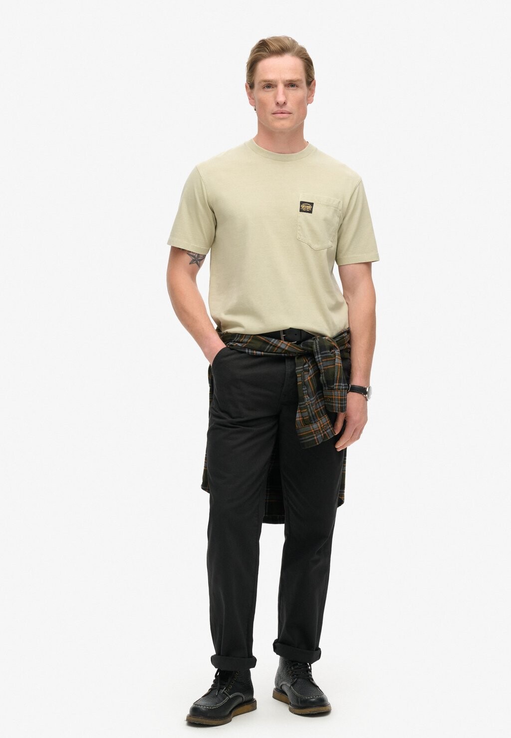 

Базовая футболка CONTRAST STITCH POCKET Superdry, бежевый