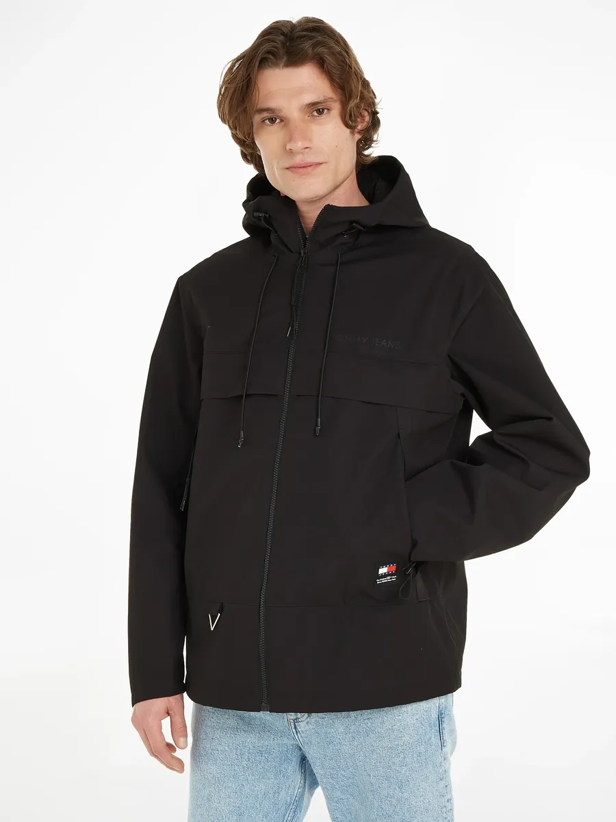 

Куртка Tommy Jeans Plus для отдыха "TJM TECH OUTDOOR CHICAGO EXT", с капюшоном, с надписью-логотипом на груди, черный