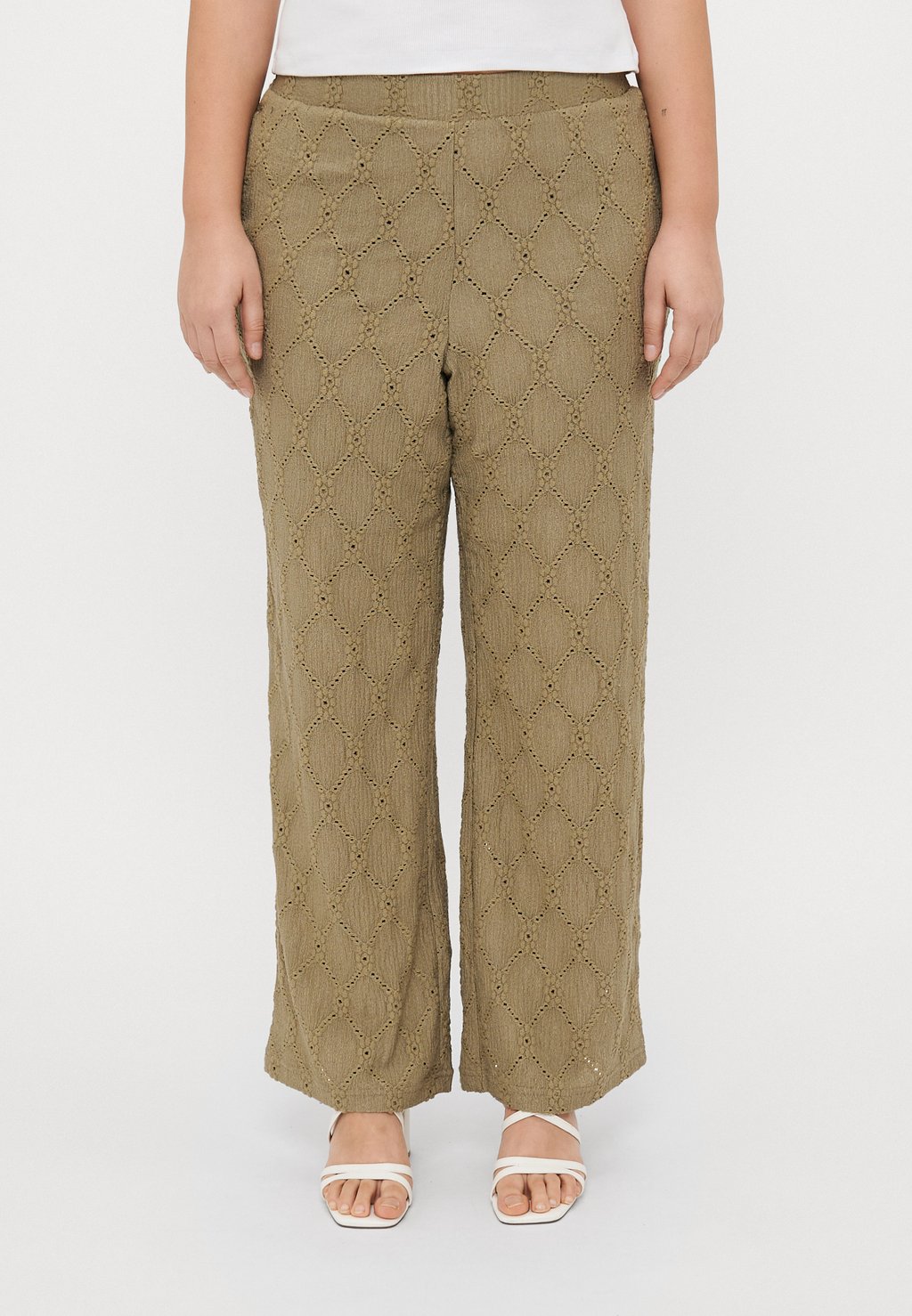 

Брюки CARLUZIA STRAIGHT ONLY Carmakoma, хаки