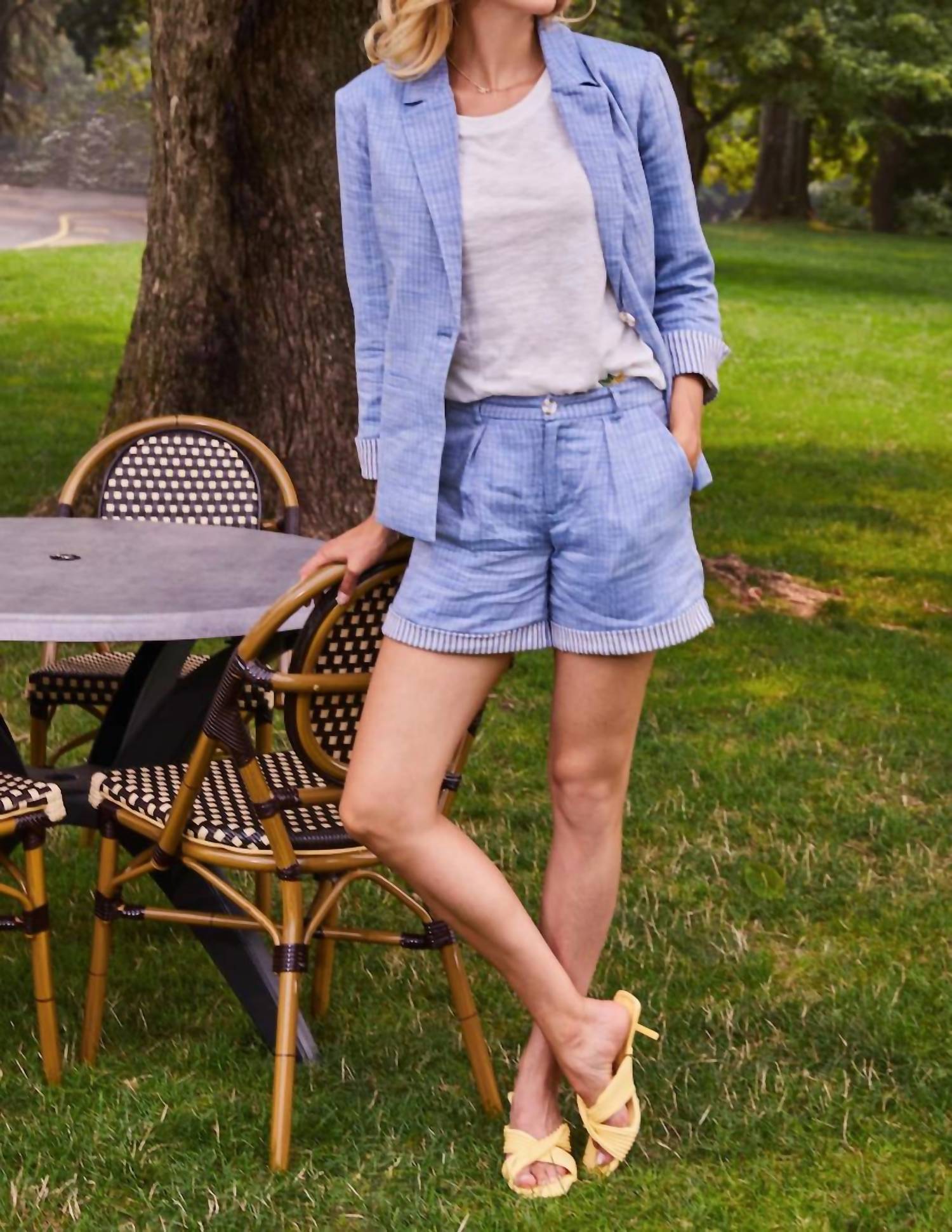 

Короткие шорты с манжетами Sorrento Double Weave из ткани шамбре в полоску Ecru, цвет chambray stripe