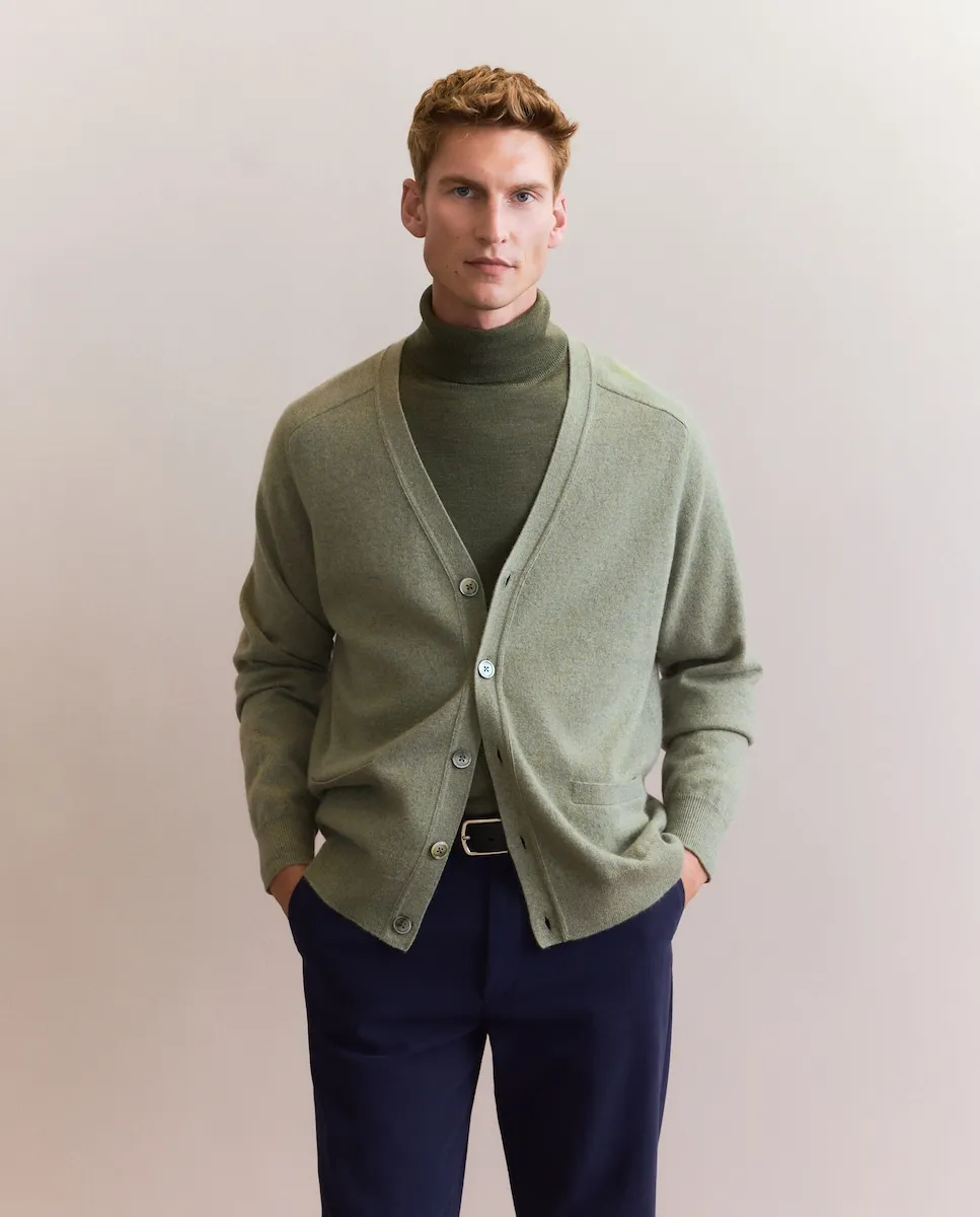 

Мужской кардиган на пуговицах из гладкого кашемира Emidio Tucci, светло-зеленый