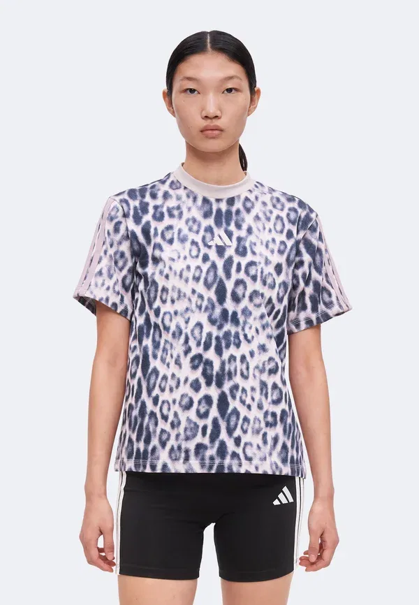 Футболка принтованная Adidas Sportswear, мультиколор/ледяной фиолетовый