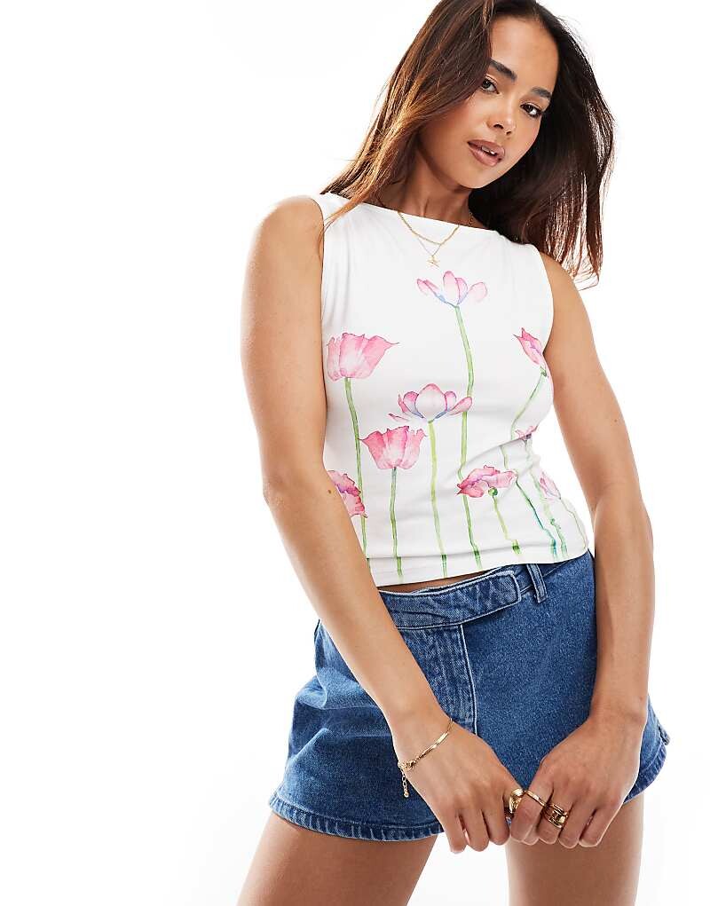 

Белый топ с разрезом на воротнике и цветочным рисунком ASOS DESIGN