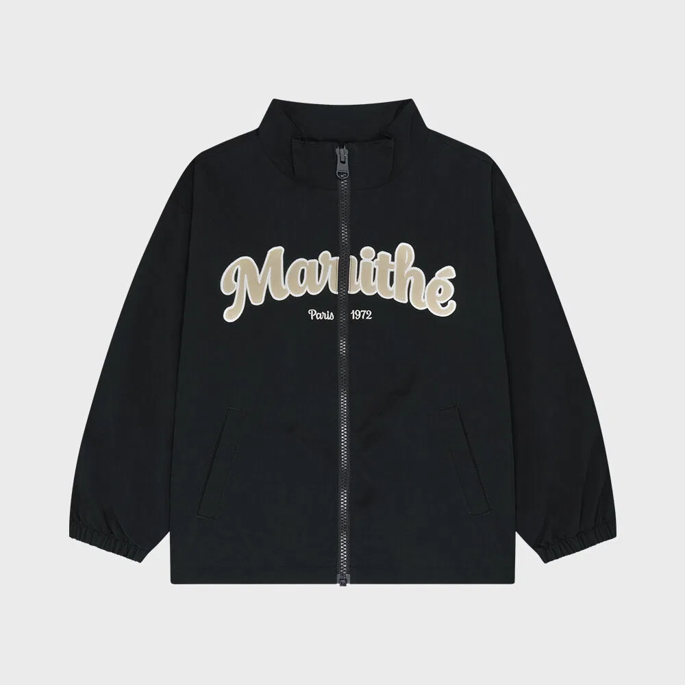 Детская ветровка с логотипом Lettering чёрная от Marithé Kids — фото 2