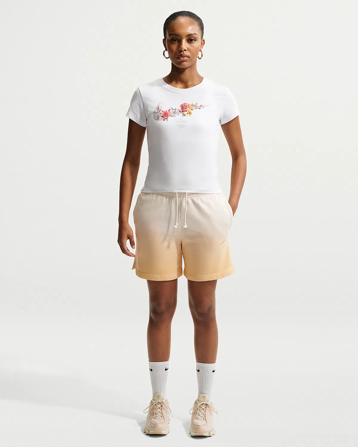 Женская укороченная футболка Nike Sportswear Chill Knit Slim, White/Wolf Grey — фото 4