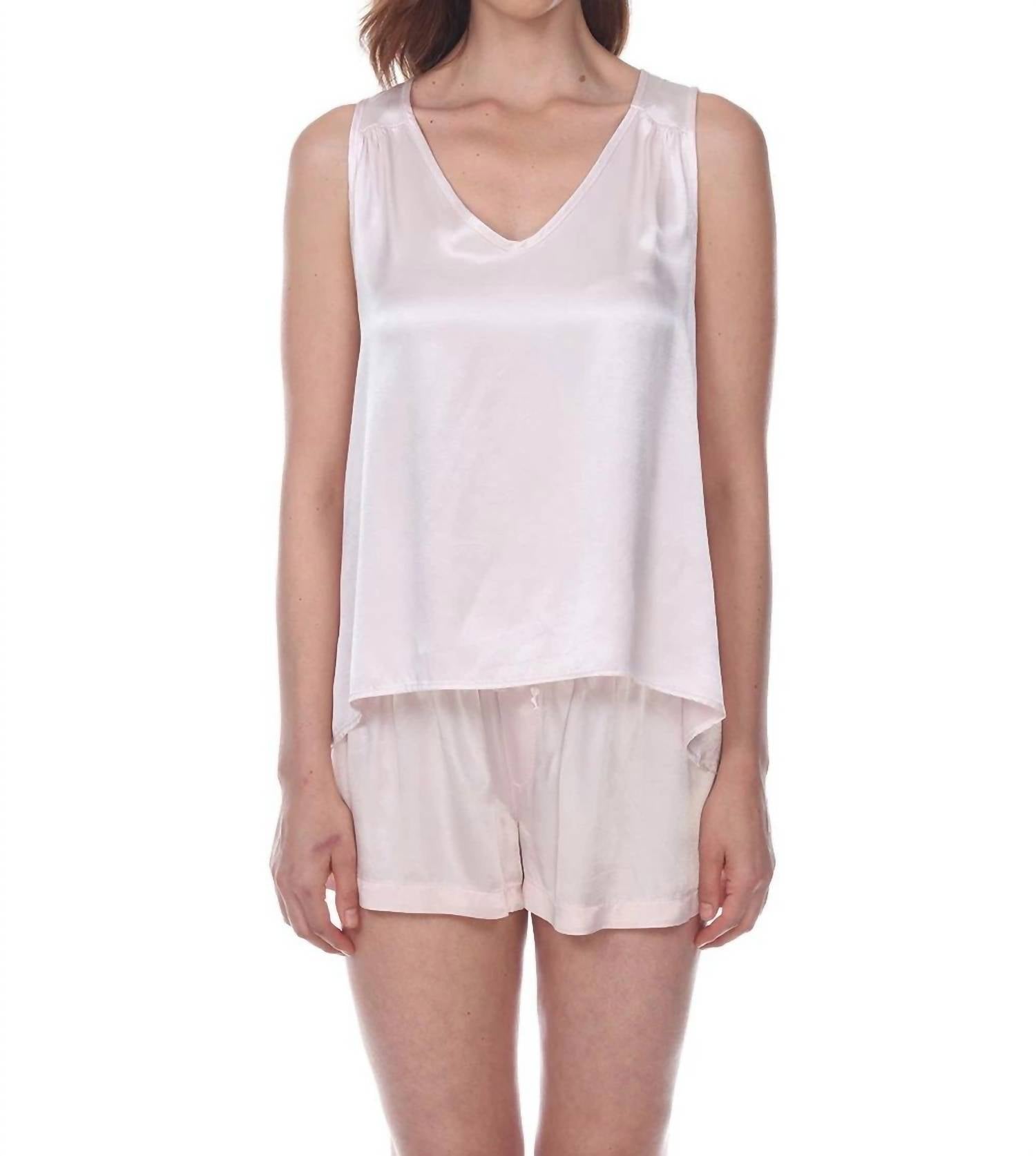

Сатиновая майка Jill с V-образным вырезом в цвете Blush PJ Harlow, красный