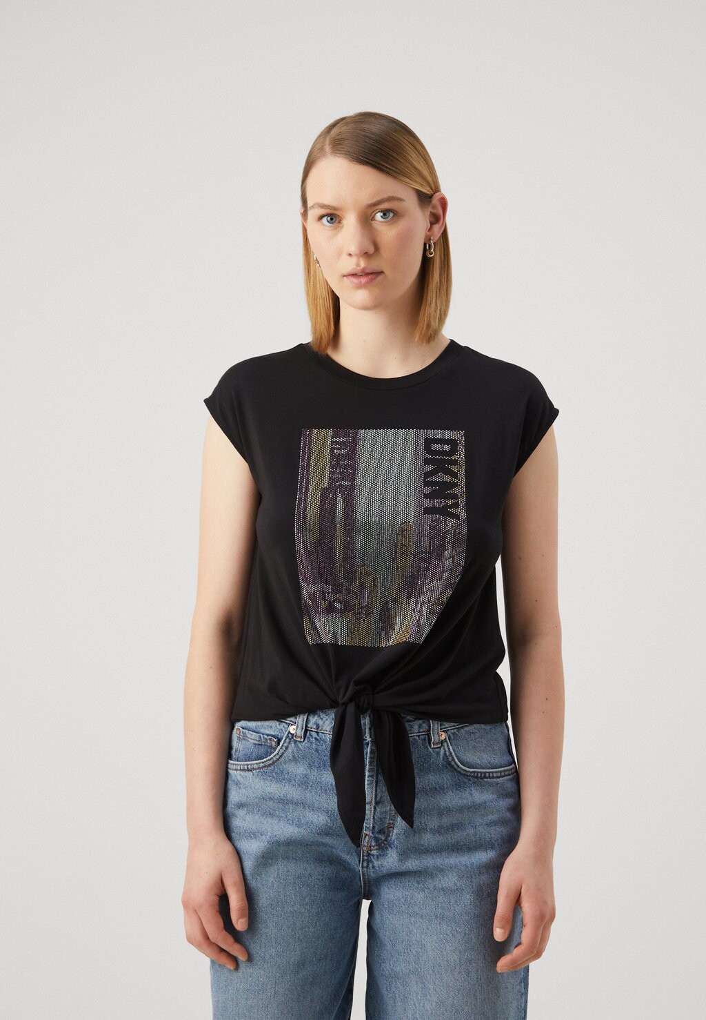 

Принт на футболке DKNY, белый