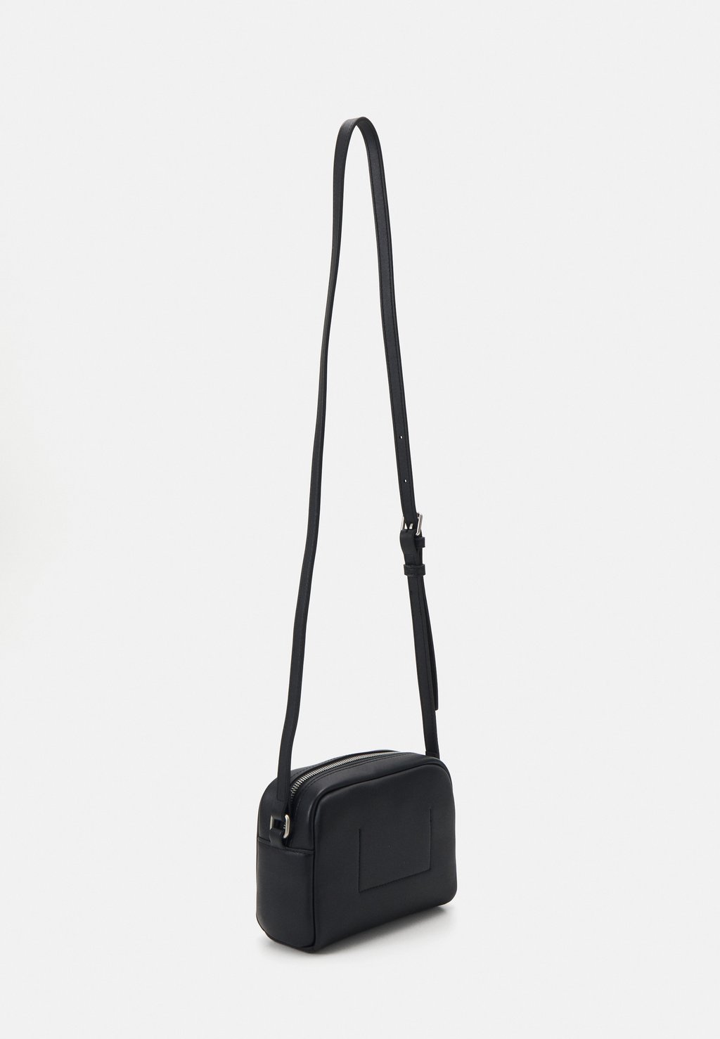 

Сумка через плечо SCULPTED CAMERA BAG MONO Calvin Klein, черный