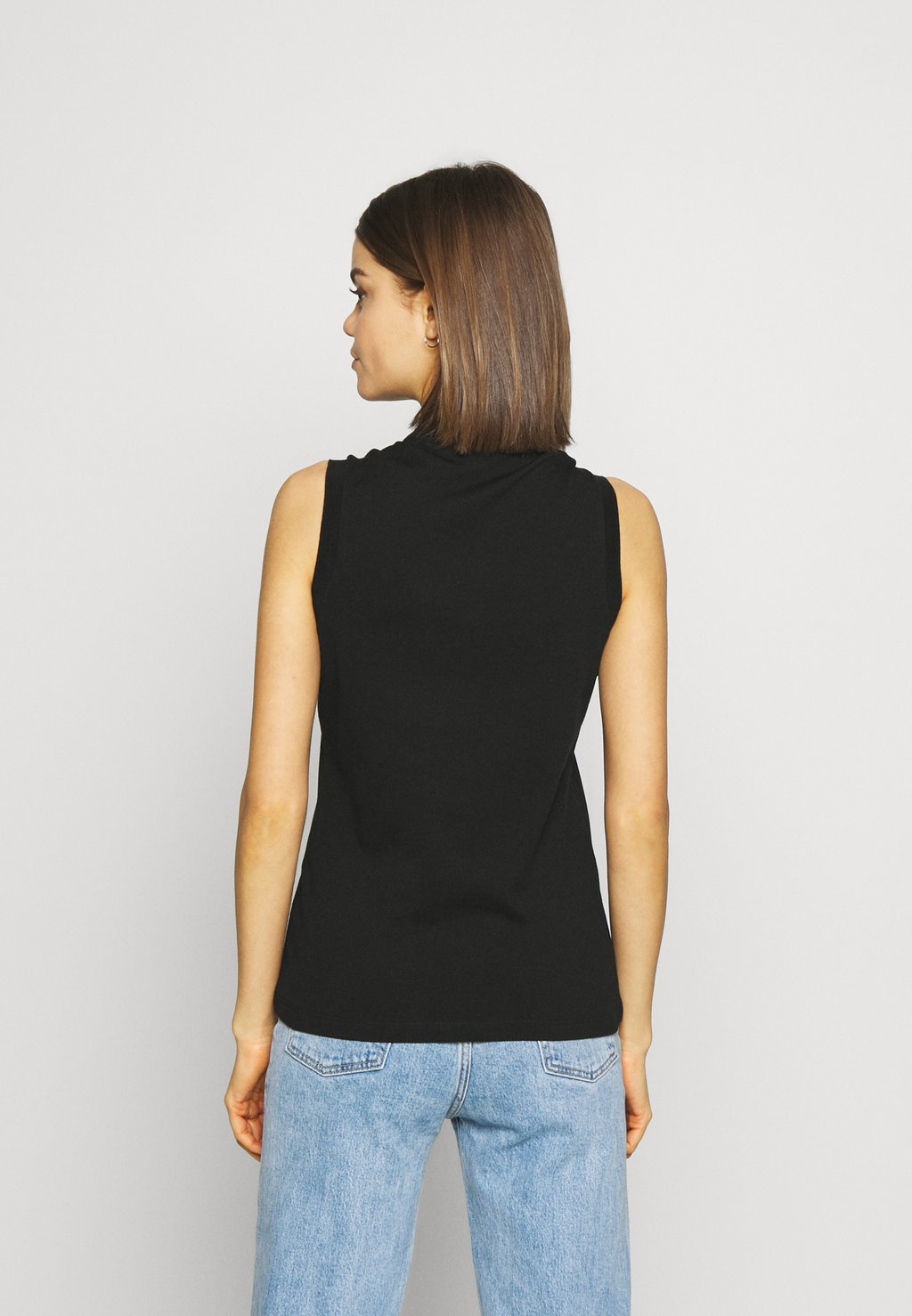 Поло Lacoste SLEEVELESS SLIM FIT, черное — фото 3