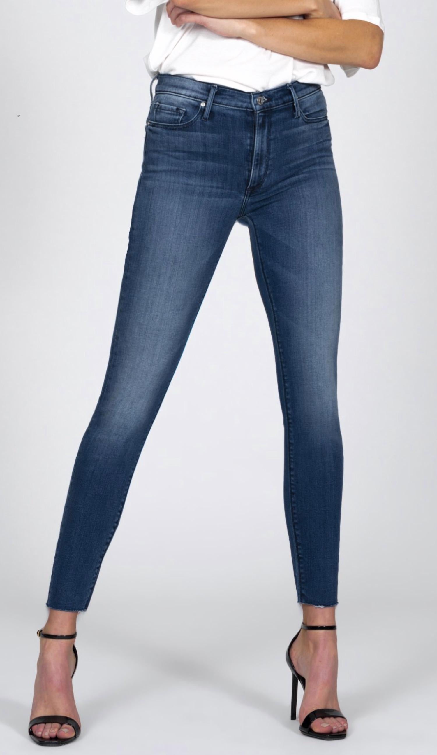 

Джинсы Carmen High Rise Ankle Fray Denim в Wasted Time Black Orchid