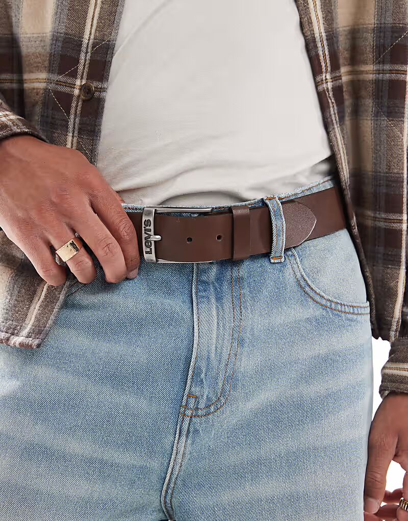 

Ремень Levi's Duncan из кожи с пряжкой-логотипом темно-коричневого цвета
