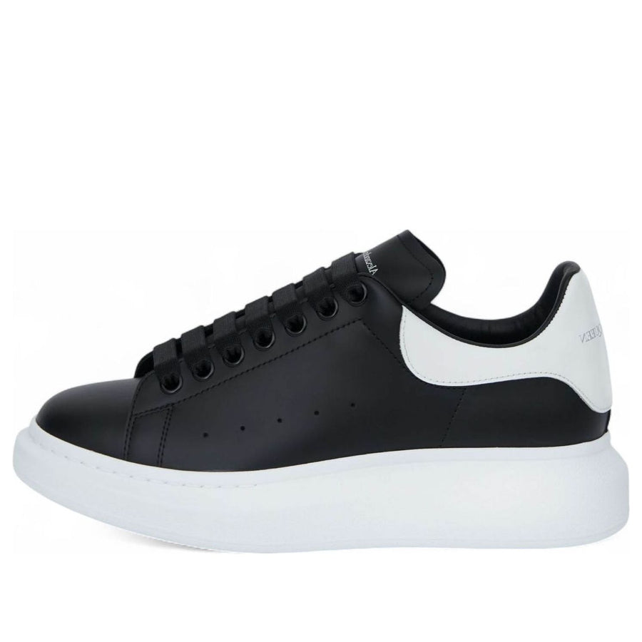 

Кроссовки Alexander McQueen Oversized Sneaker 'Black White' 2024, черный