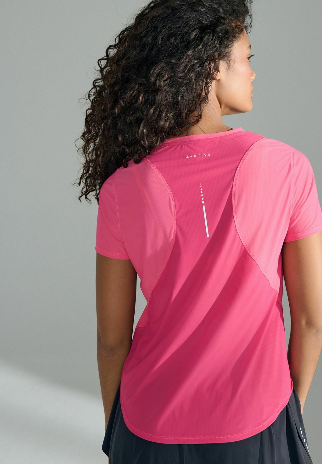 Футболка с принтом REGULAR FIT-ACTIVE LIGHTWEIGHT SHORT SLEEVE RUNNING WITH REFLECTIVE TAPING Next, розовый — фото 2