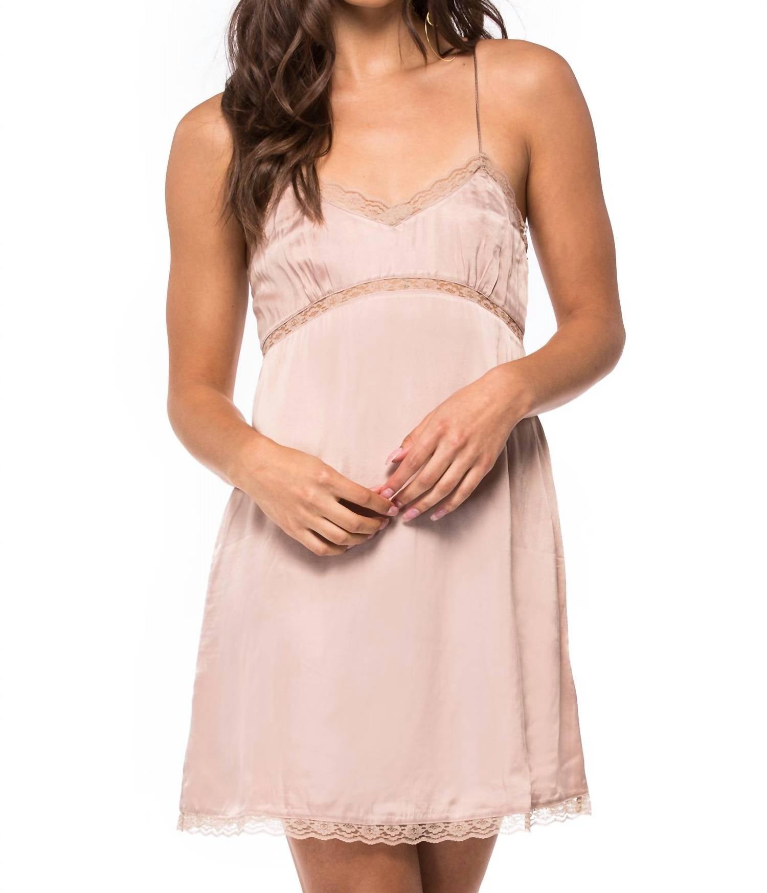 

Мини-платье Illiana в цвете таупе NBD, Taupe