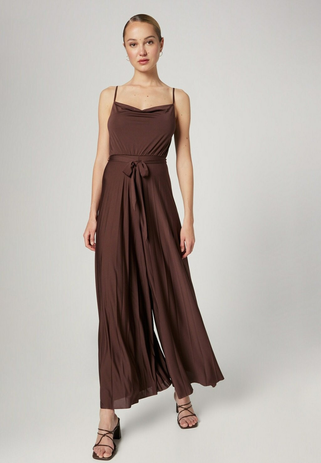 

Комбинезон SOFIA Guido Maria Kretschmer Collection, цвет braun