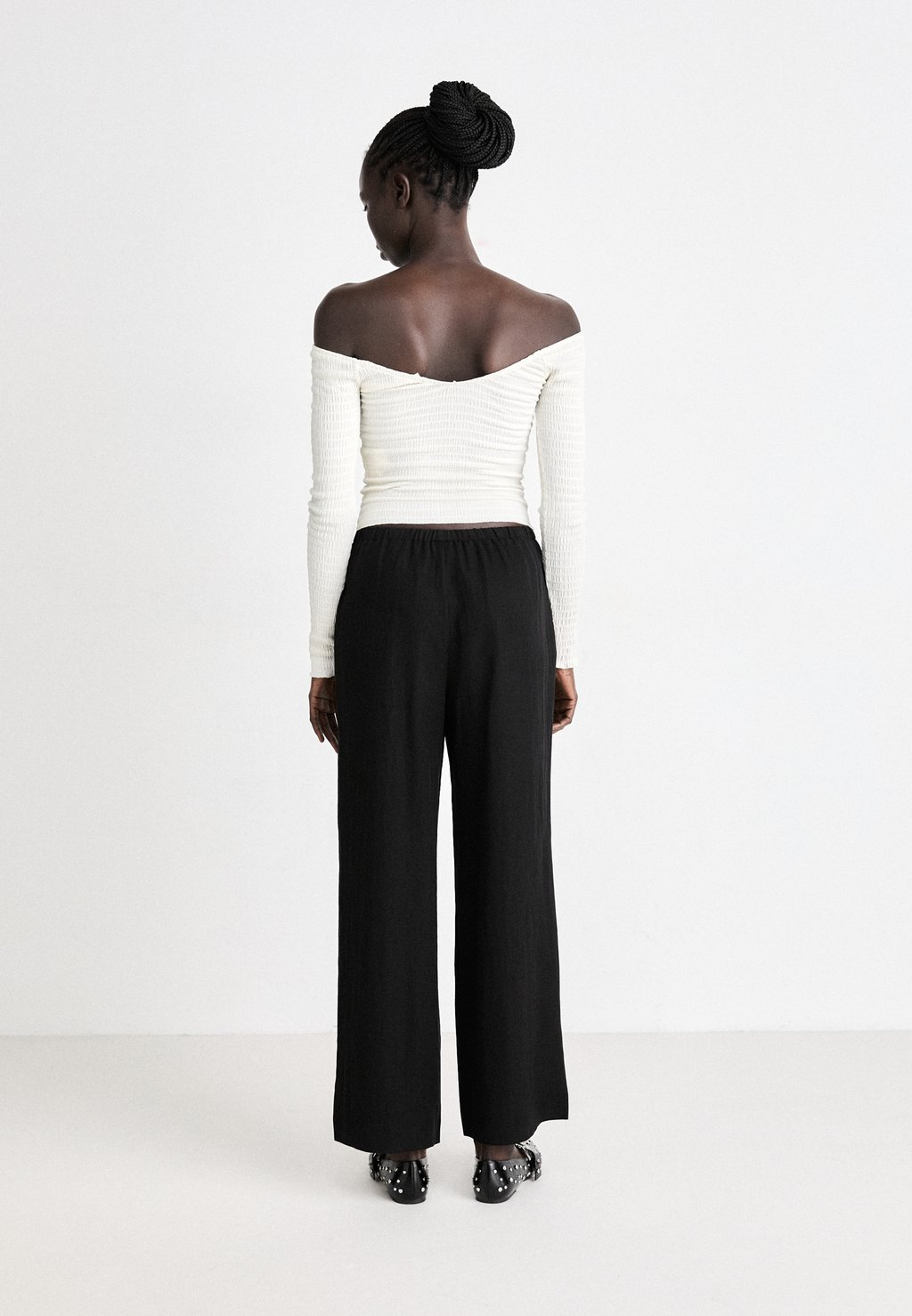 

Брюки WIDE TROUSERS Gina Tricot, черный