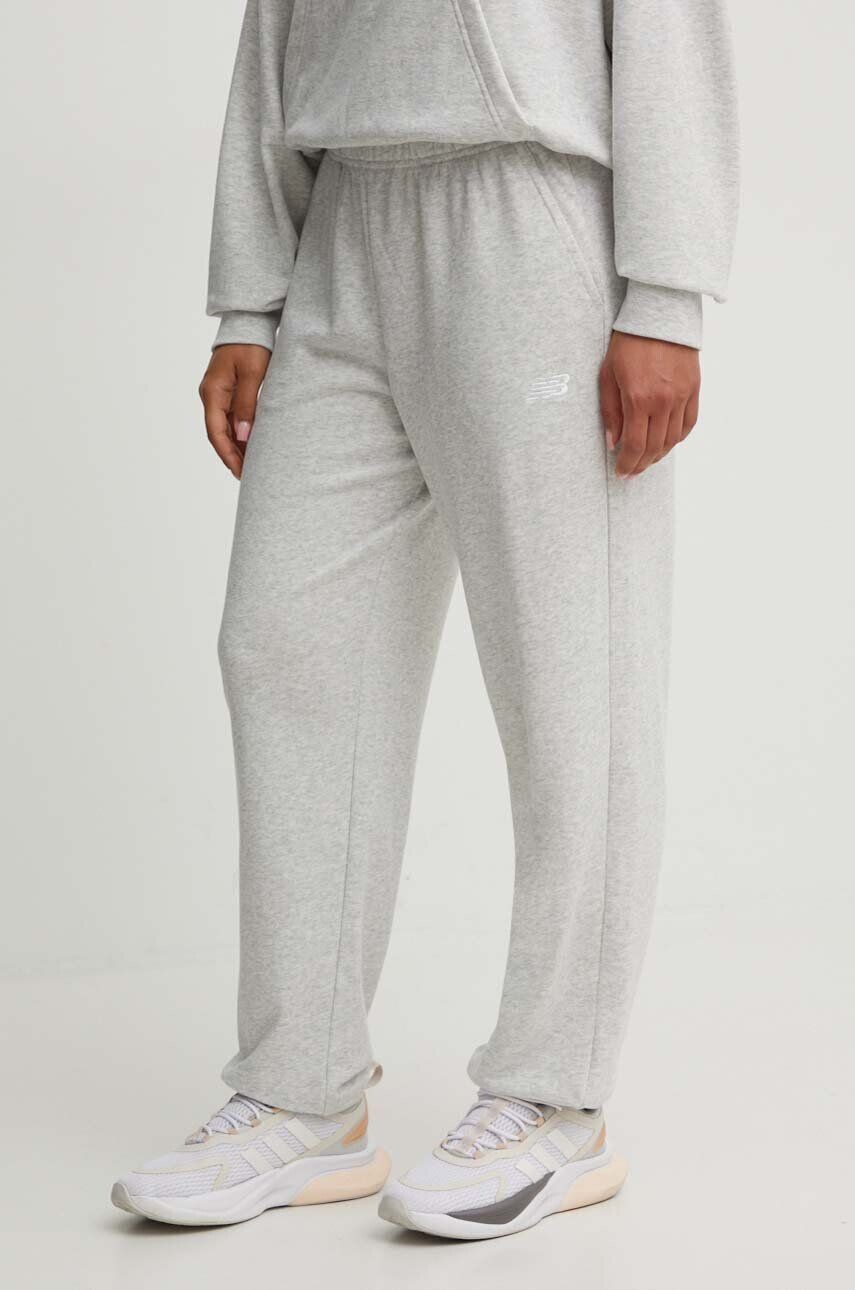 

Джоггеры New Balance French Terry Crew, серый