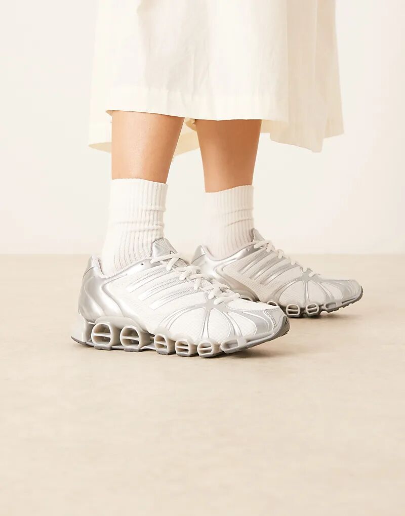 Кроссовки Adidas Originals Mega Ghostride серебристого цвета