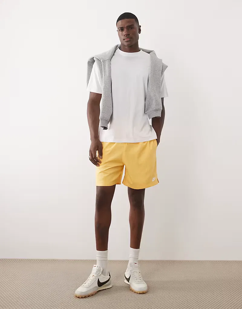 Желтые шорты Nike Club Woven — фото 2