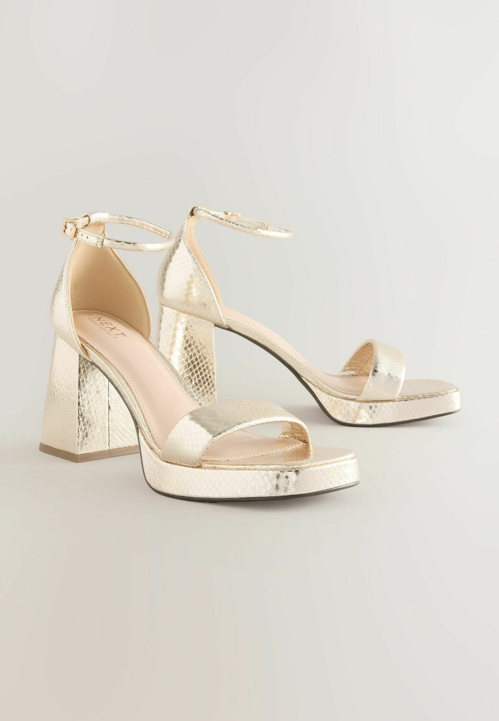 Босоножки на платформе REGULAR FIT - FOREVER COMFORT SQUARE TOE PLATFORM FLARE HEELS - High heeled sandals Next, золотой — фото 2