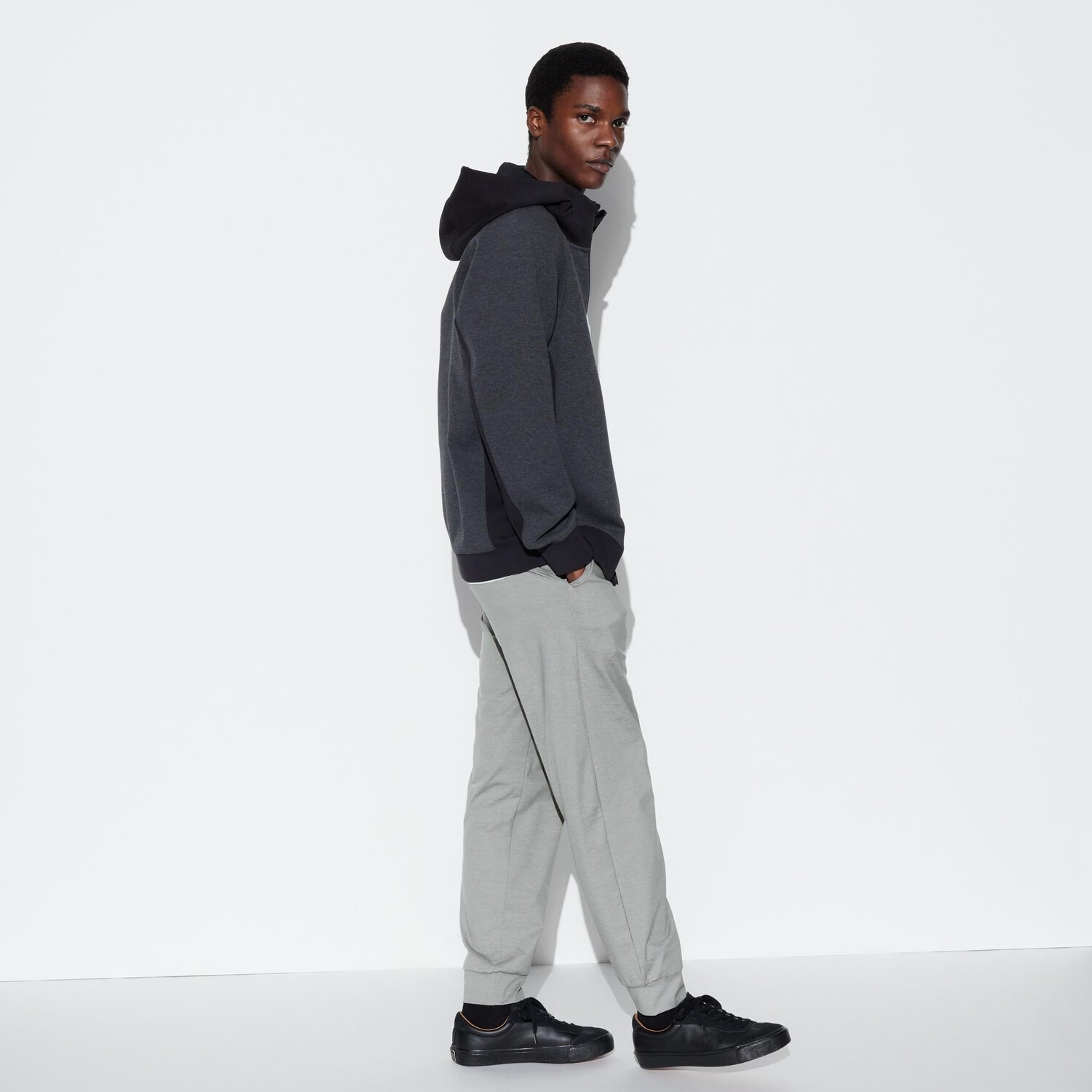 

Брюки-джоггеры UNIQLO Ultra Stretch Dry EX удлиненные, серый