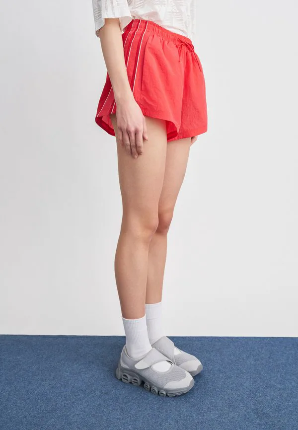 Шорты сантьяго Adidas Originals, Semi Lucid Red
