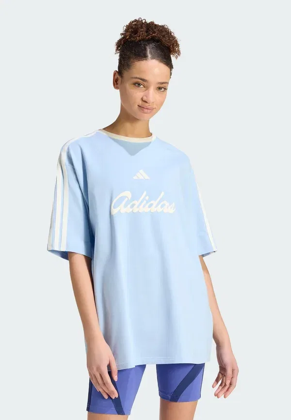 Футболка свободного кроя с принтом Adidas Sportswear Lux Tiro, голубое свечение
