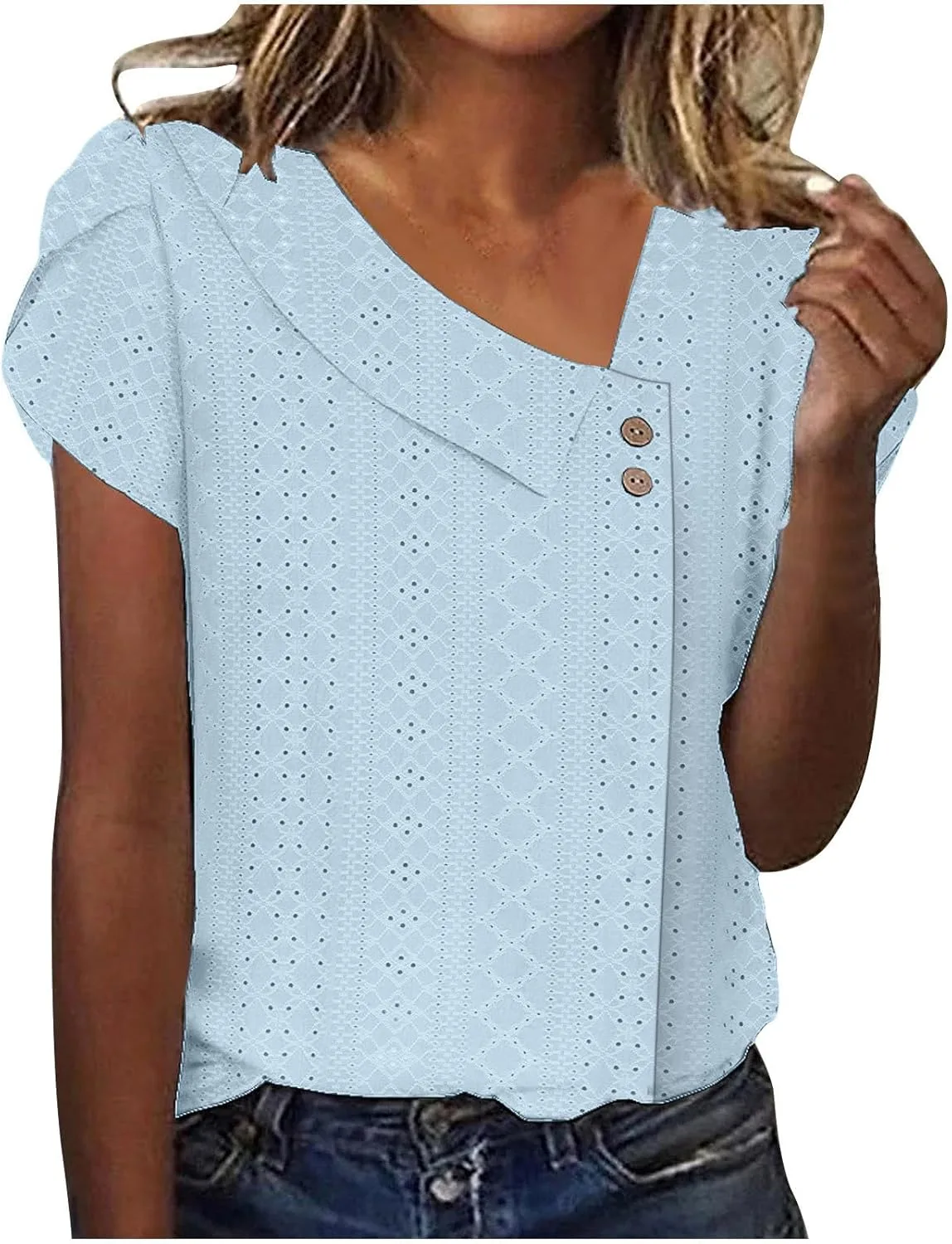 

Женская блузка с асимметричным вырезом и вышивкой