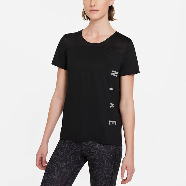 Футболка (WMNS) Nike Dri-FIT Reflective Logo Printing Quick Dry Breathable Sports Short Sleeve Black T-Shirt, черный — фото 4