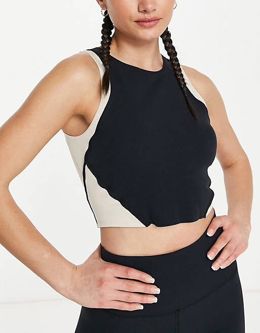 

Синяя укороченная майка Nike Yoga Luxe Novelty