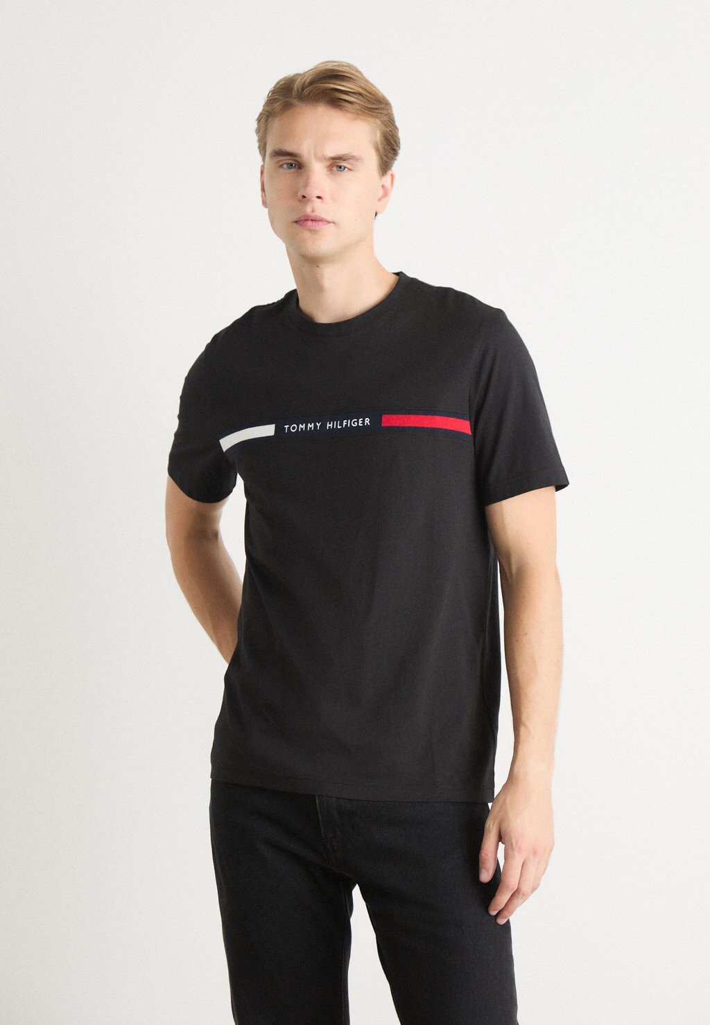 Футболки с принтом CHEST INSERT TEE Tommy Hilfiger, черный — фото 3
