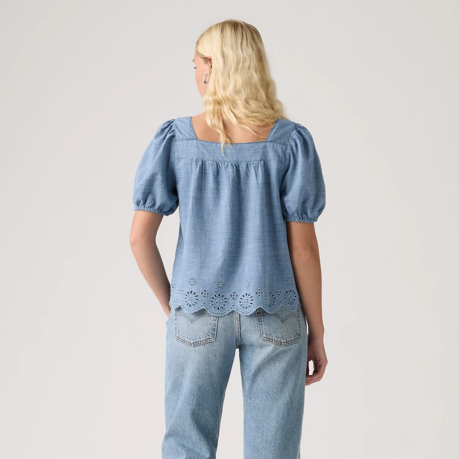 Милая блузка с короткими рукавами и ажурной отделкой Levi's, Medium Wash — фото 4