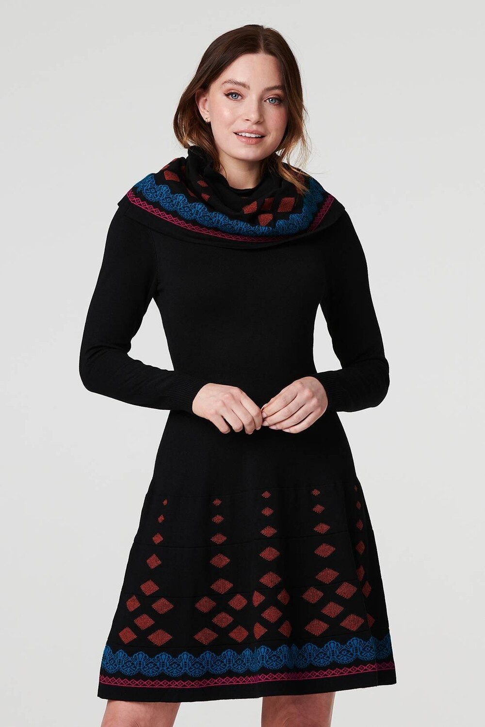 

Расклешенное платье с принтом и шарфом Izabel London, черный