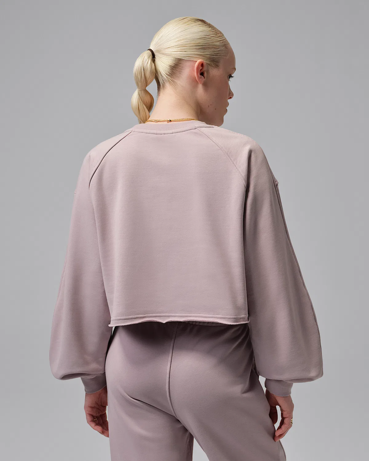 Женская укороченная толстовка с круглым вырезом Jordan Flight Fleece, Particle Rose/Barely Rose — фото 2