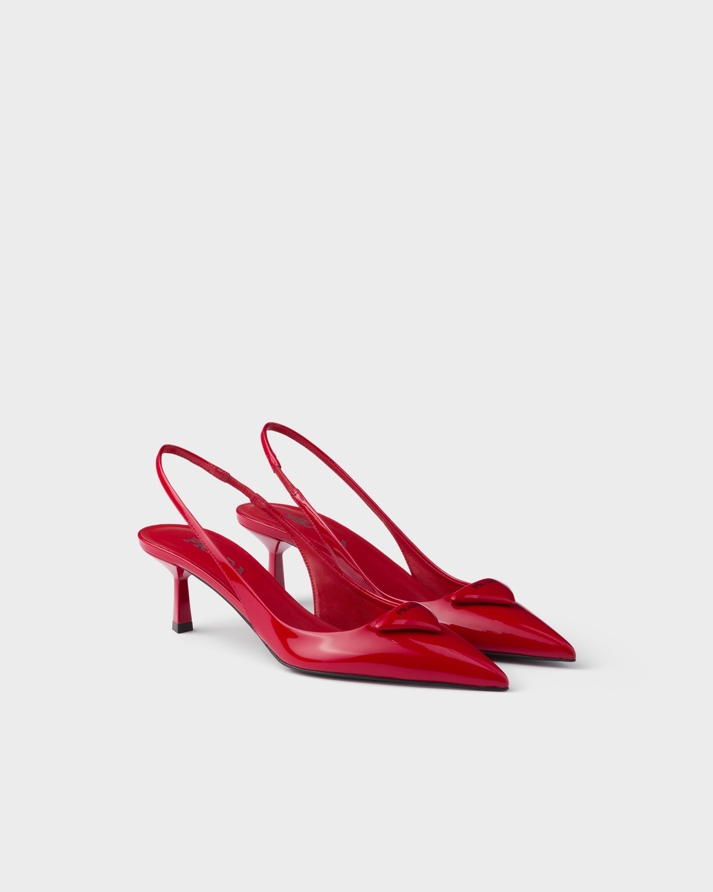 Лаковые туфли-слингбэки на каблуке Prada, красный