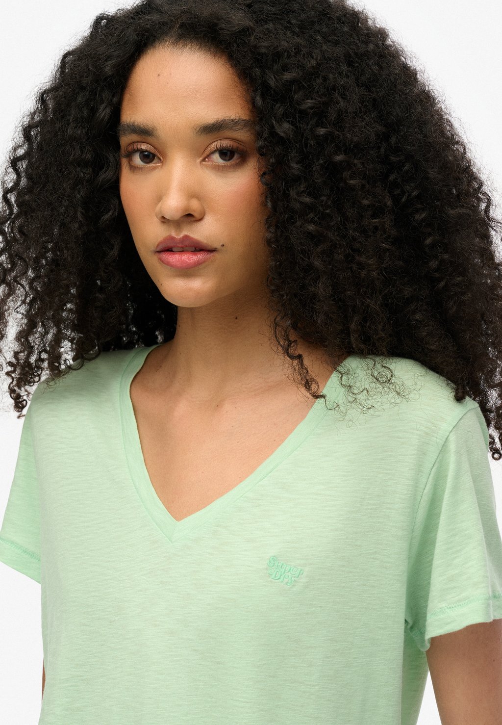 Базовая футболка EMBROIDERED V NECK Superdry, зеленый — фото 3