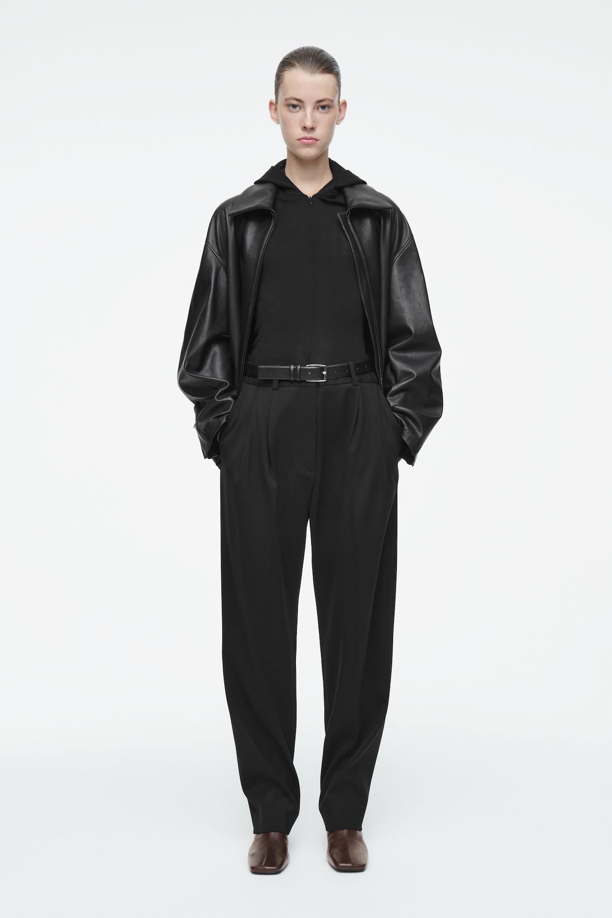 

Брюки из смесовой шерсти-slim fit COS, черный